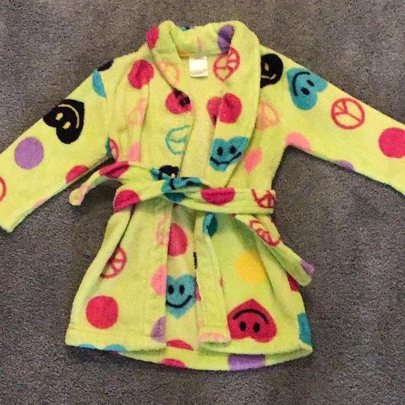 Peace and Hearts Robe - Picture 2 of 7